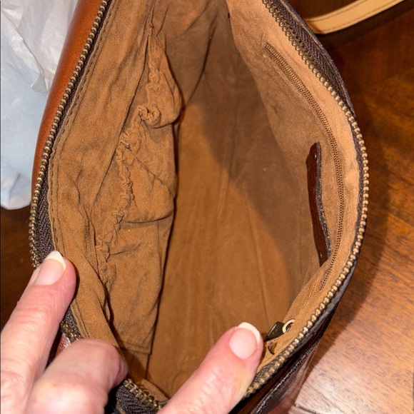 Patricia Nash  leather Crossbody bag cut out leather trim  brown large front poc - Picture 11 of 13